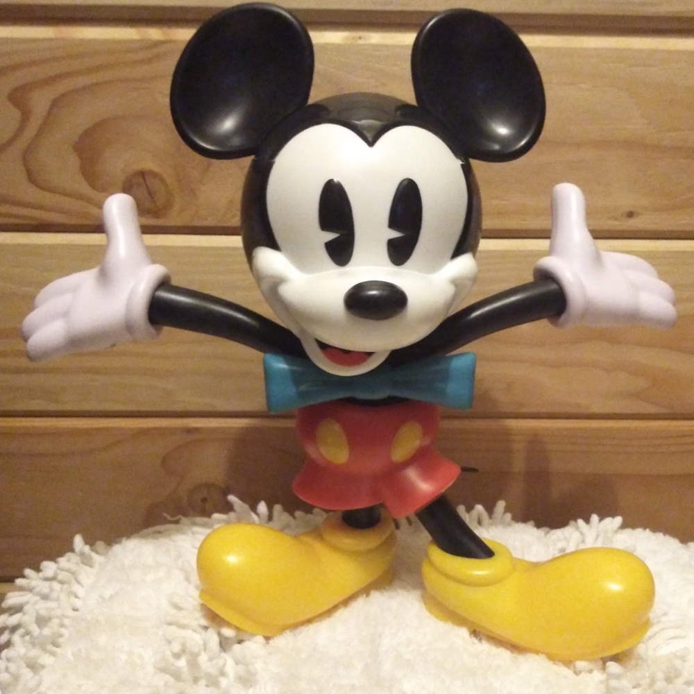 Limited Edition Mickey Mouse 90th Anniversary Sipp
